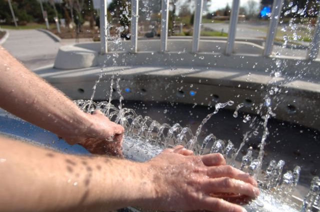 hydraulophone
